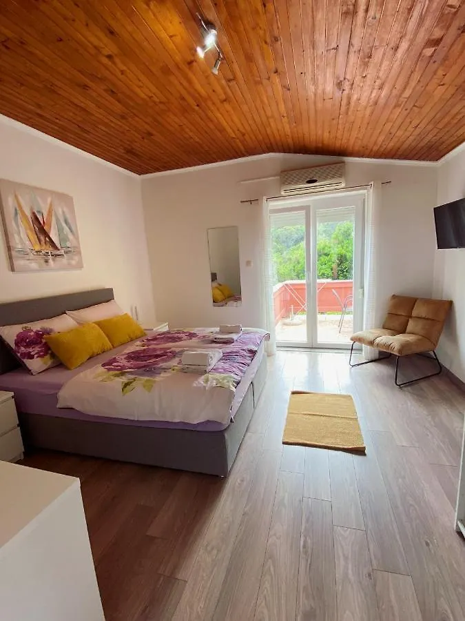 Apartments Zala Matusan Supetarska Draga
