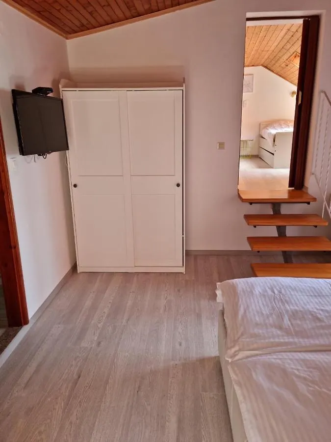 Apartments Zala Matusan Supetarska Draga 0*,