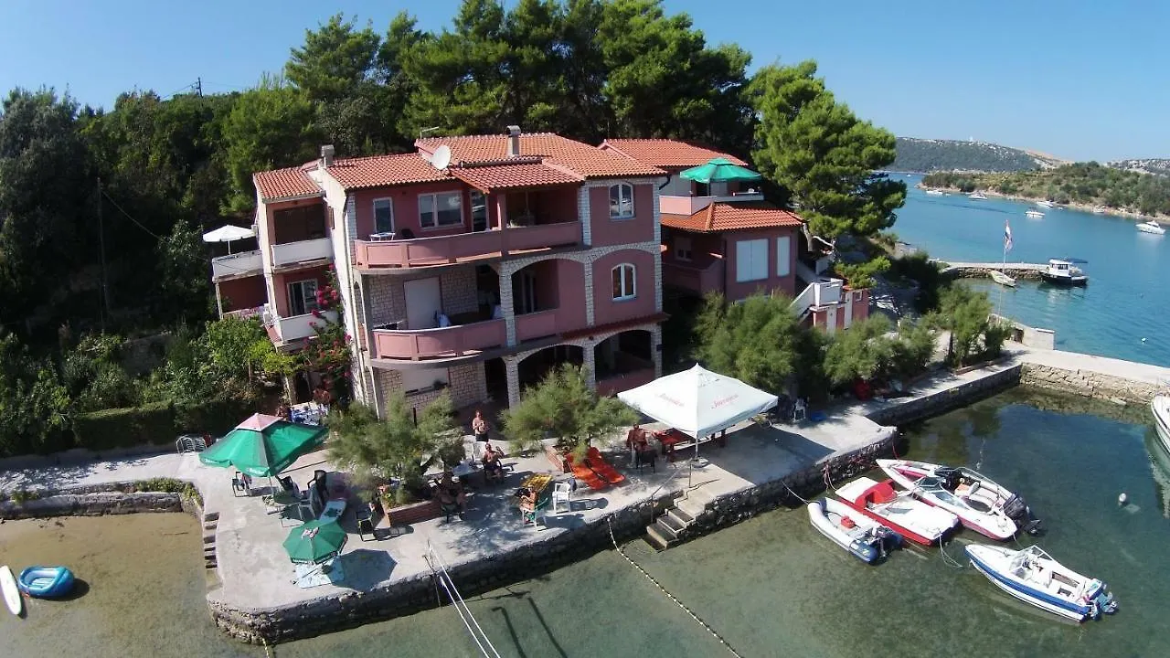 Apartments Zala Matusan Supetarska Draga Hırvatistan
