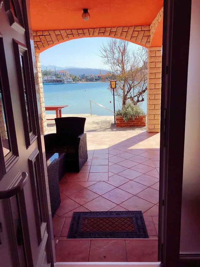 Apartments Zala Matusan Supetarska Draga 0*,  Hırvatistan